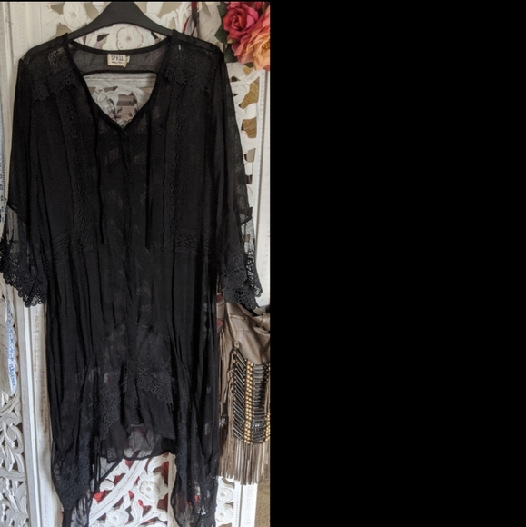 Spell & the Gypsy Kimonos Collection, black & reds - Picture 8 of 8